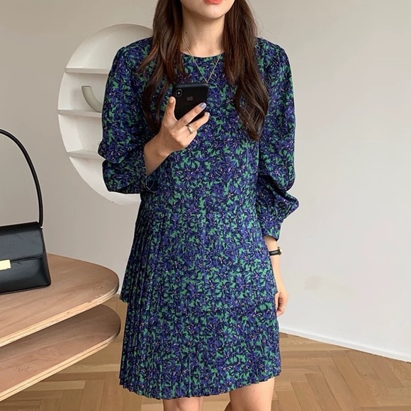 Long Sleeve Floral Print Tiered Pleated Mini Dress - Picture 3 of 9